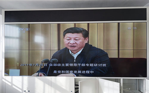 ���ִ���Ļƴ�������Բ��Ż����е����ź�